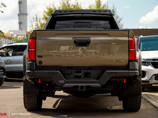 2025 Toyota Tacoma IV, зелёный, 11650000 рублей, вид 2