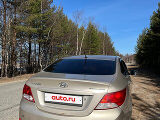 2011 Hyundai Solaris I, бежевый, 600000 рублей, вид 3