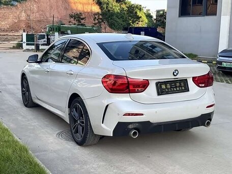 2022 BMW 1 серии 120i III (F52) Рестайлинг, белый, 1820000 рублей, вид 3