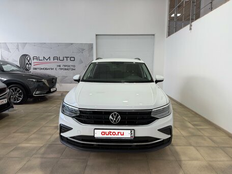 2021 Volkswagen Tiguan II Рестайлинг, белый, 2770000 рублей, вид 2
