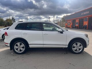2015 Volkswagen Touareg II Рестайлинг, белый, 2549000 рублей, вид 3