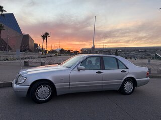 1998 Mercedes-Benz S-Класс 320 III (W140) Рестайлинг, серебристый, 1880000 рублей, вид 4