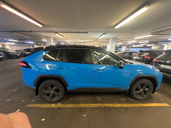 2019 Toyota RAV4 V (XA50), синий, 3450000 рублей - вид 3