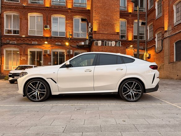 2019 BMW X6 30d III (G06), белый, 8000000 рублей - вид 2