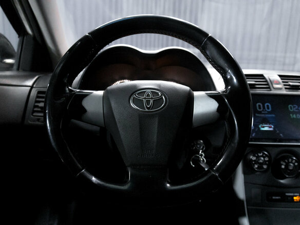 2013 Toyota Corolla X (E140, E150) Рестайлинг, белый - вид 13