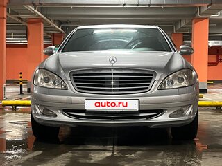 2005 Mercedes-Benz S-Класс 550 Long V (W221), серебристый, 750000 рублей, вид 3