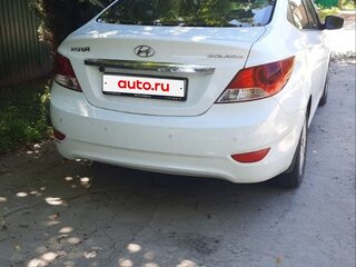 2013 Hyundai Solaris I, белый, 750000 рублей, вид 3