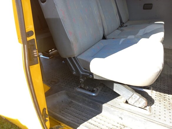 2004 Volkswagen Transporter T5, жёлтый, 1150000 рублей - вид 10