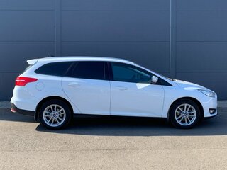 2018 Ford Focus III Рестайлинг, белый, 900000 рублей, вид 4