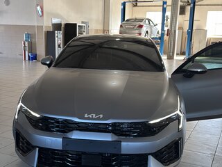 2023 Kia K5 III Рестайлинг, серый, 4900000 рублей, вид 4