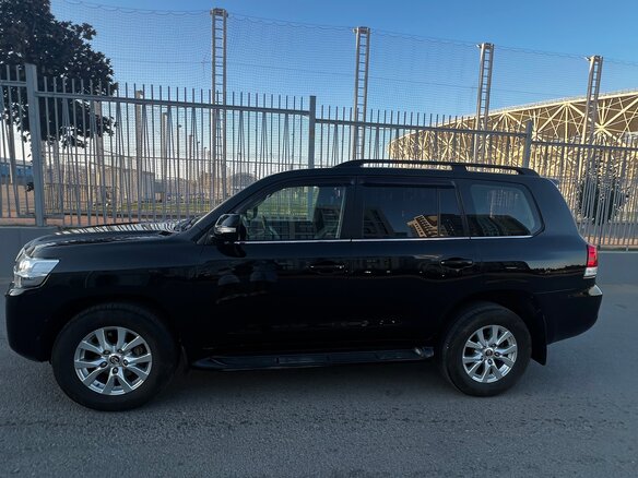 2016 Toyota Land Cruiser 200 Series Рестайлинг 2, чёрный, 6200000 рублей - вид 11