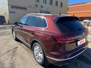 2019 Volkswagen Touareg III, пурпурный, 5190000 рублей, вид 5