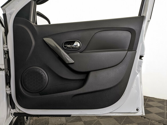 2019 Renault Sandero Stepway II Рестайлинг, белый - вид 23