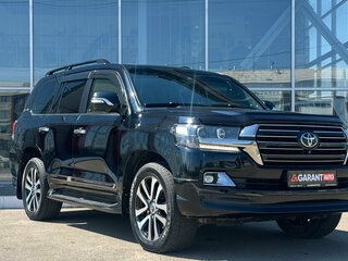 2017 Toyota Land Cruiser 200 Series Рестайлинг 2, чёрный, 6280000 рублей, вид 2