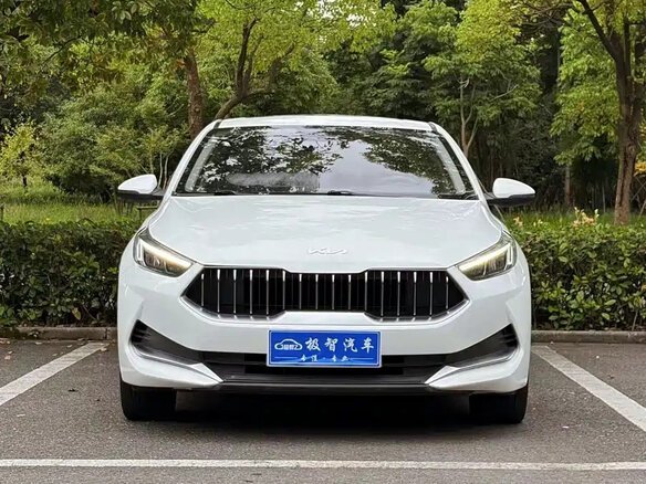 2021 Kia K3 II (China Market), белый, 1350000 рублей - вид 1