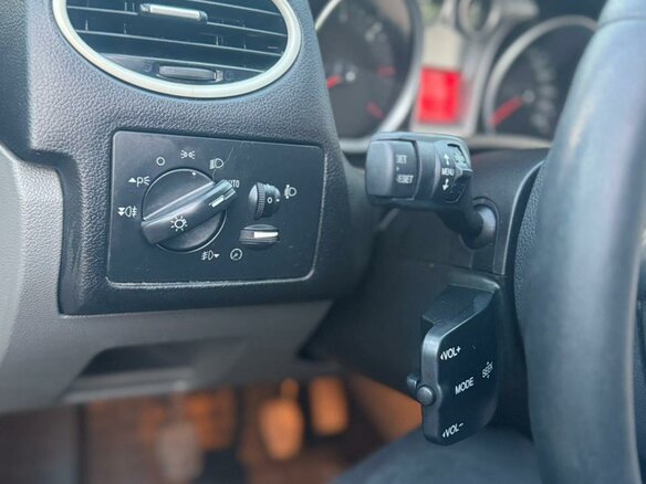 2010 Ford Focus II Рестайлинг, чёрный, 580000 рублей - вид 18