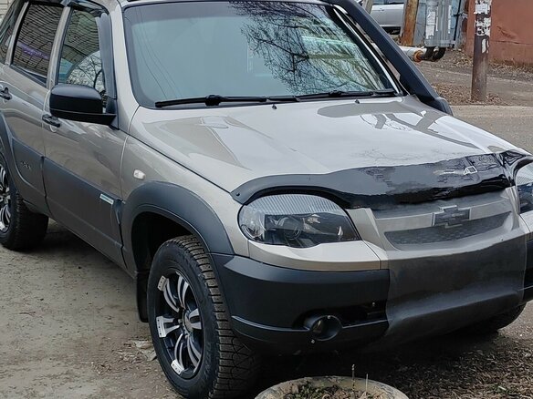 2019 Chevrolet Niva I Рестайлинг, серый, 900000 рублей - вид 2