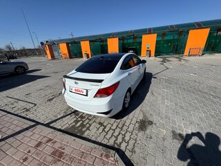 2015 Hyundai Solaris I Рестайлинг, белый, 900000 рублей, вид 3