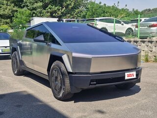 2025 Tesla Cybertruck All-wheel Drive, серебристый, 16100750 рублей, вид 1