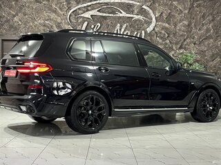 2025 BMW X7 40i I (G07) Рестайлинг, чёрный, 13758000 рублей, вид 4