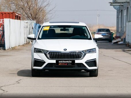 2023 Skoda Octavia IV (A8), белый, 2190000 рублей, вид 2