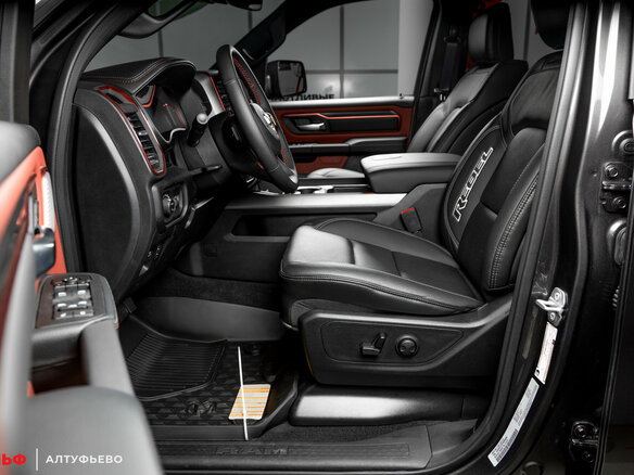 2025 Ram 1500 Crew Cab V Рестайлинг, чёрный - вид 23