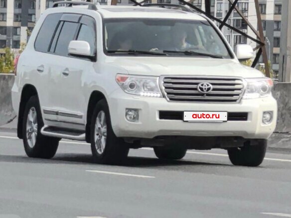 2014 Toyota Land Cruiser 200 Series Рестайлинг 1, белый, 4300000 рублей