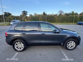 2011 Volkswagen Touareg II, серый, 1499999 рублей, вид 3