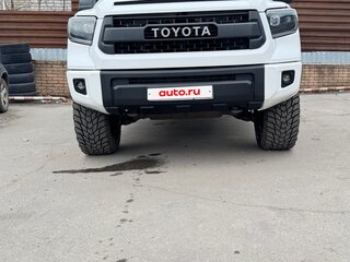 2014 Toyota Tundra CrewMax II Рестайлинг, белый, 5000000 рублей, вид 3