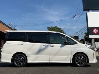 2021 Toyota Noah III (R80) Рестайлинг, белый, 2231000 рублей, вид 5