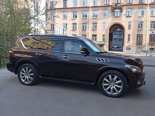2012 Infiniti QX56 II, пурпурный, 2000000 рублей, вид 2