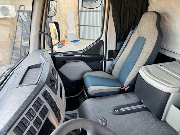 2014 Volvo FL, белый, 4000000 рублей - вид 2