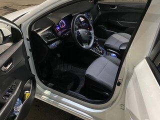 2018 Hyundai Solaris II, белый, 930000 рублей, вид 5