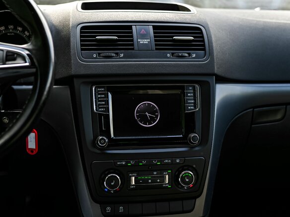 2017 Skoda Yeti I Рестайлинг, белый, 770000 рублей - вид 7