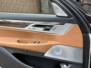 2019 BMW 7 серии Long 740Li xDrive VI (G11/G12) Рестайлинг, белый, 3400000 рублей, вид 3