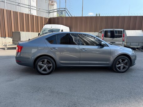 2019 Skoda Octavia III (A7) Рестайлинг, серый, 2050000 рублей, вид 5
