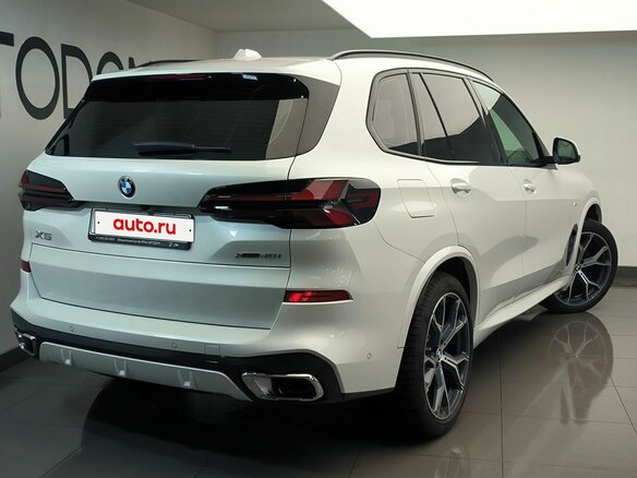 2025 BMW X5 40i IV (G05/G18) Рестайлинг, белый - вид 4