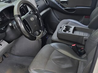 2009 Hyundai Grand Starex, серебристый, 700000 рублей, вид 3