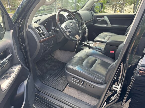 2012 Toyota Land Cruiser 200 Series Рестайлинг 1, чёрный, 3900000 рублей - вид 6
