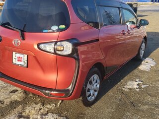 2017 Toyota Sienta II, красный, 1280000 рублей, вид 3
