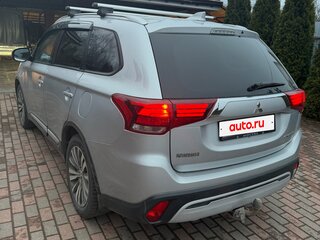 2019 Mitsubishi Outlander III Рестайлинг 3, серебристый, 1750000 рублей, вид 5