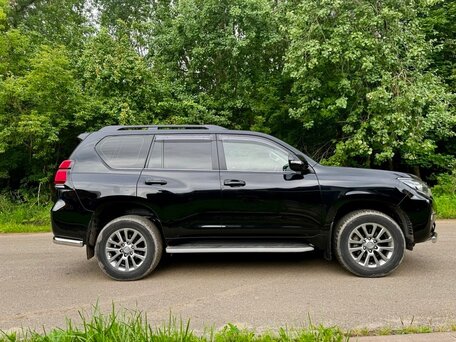 2017 Toyota Land Cruiser Prado 150 Series Рестайлинг 2, чёрный, 5490000 рублей, вид 2