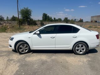 2018 Skoda Octavia III (A7) Рестайлинг, белый, 1550000 рублей, вид 3