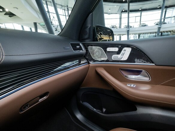 2026 Mercedes-Benz GLS 450 II (X167) Рестайлинг, чёрный, 16500000 рублей - вид 11