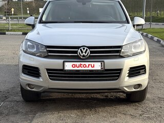 2013 Volkswagen Touareg II, серебристый, 1850000 рублей, вид 2