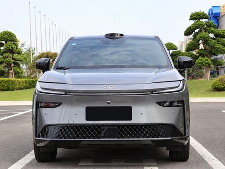 2025 Toyota bZ3X 58.3 kWh, серый, 2640000 рублей, вид 2