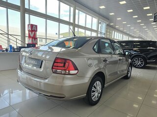 2015 Volkswagen Polo V Рестайлинг, бежевый, 880000 рублей, вид 5