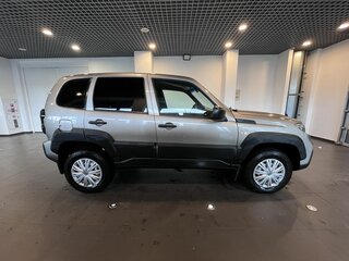 2022 Lada (ВАЗ) Niva Travel I, серый, 1175000 рублей, вид 2