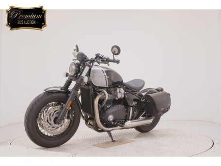 2024 Triumph Bonneville Bobber, чёрный, 1390000 рублей, вид 4