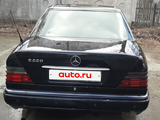1993 Mercedes-Benz E-Класс 220 I (W124), чёрный, 300000 рублей, вид 4